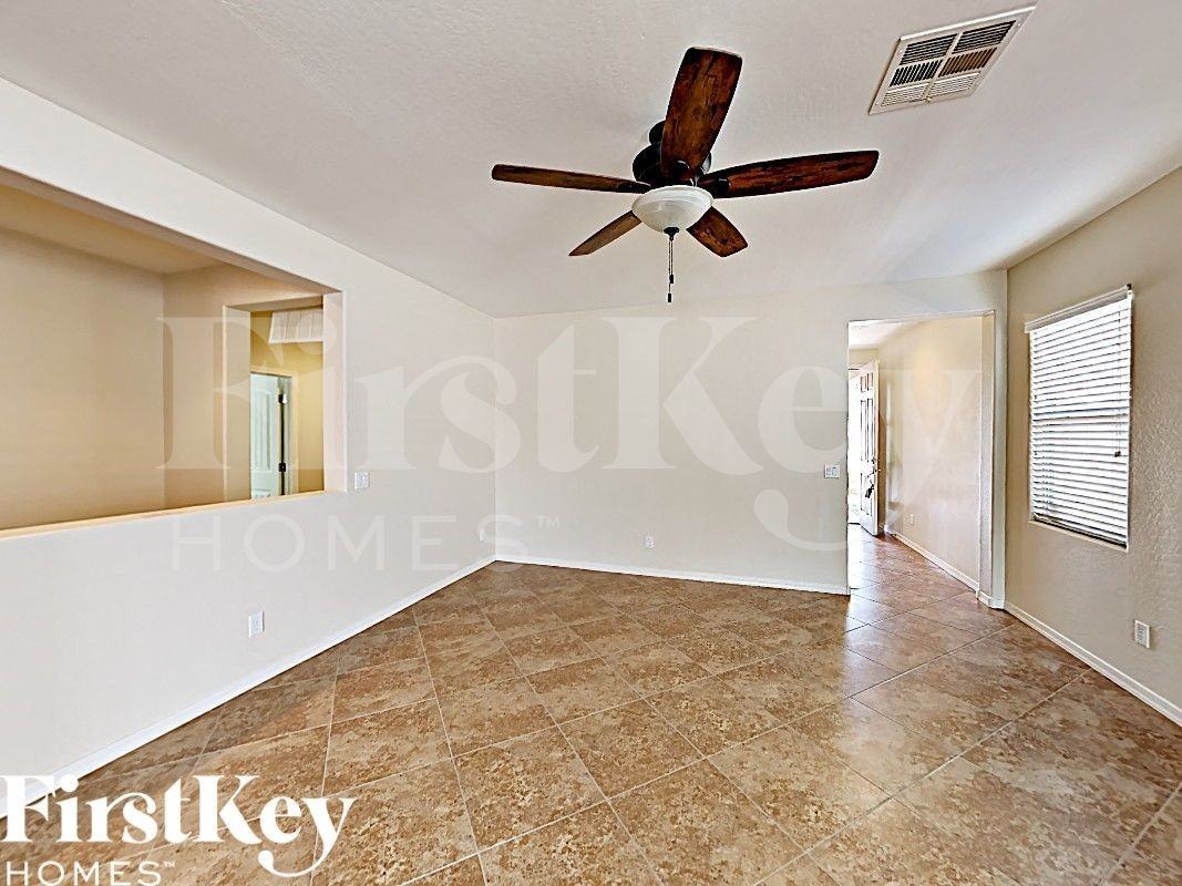 802 W Love Rd - Photo 6 of 16