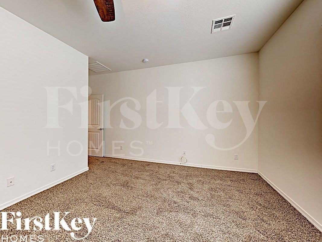 802 W Love Rd - Photo 7 of 16