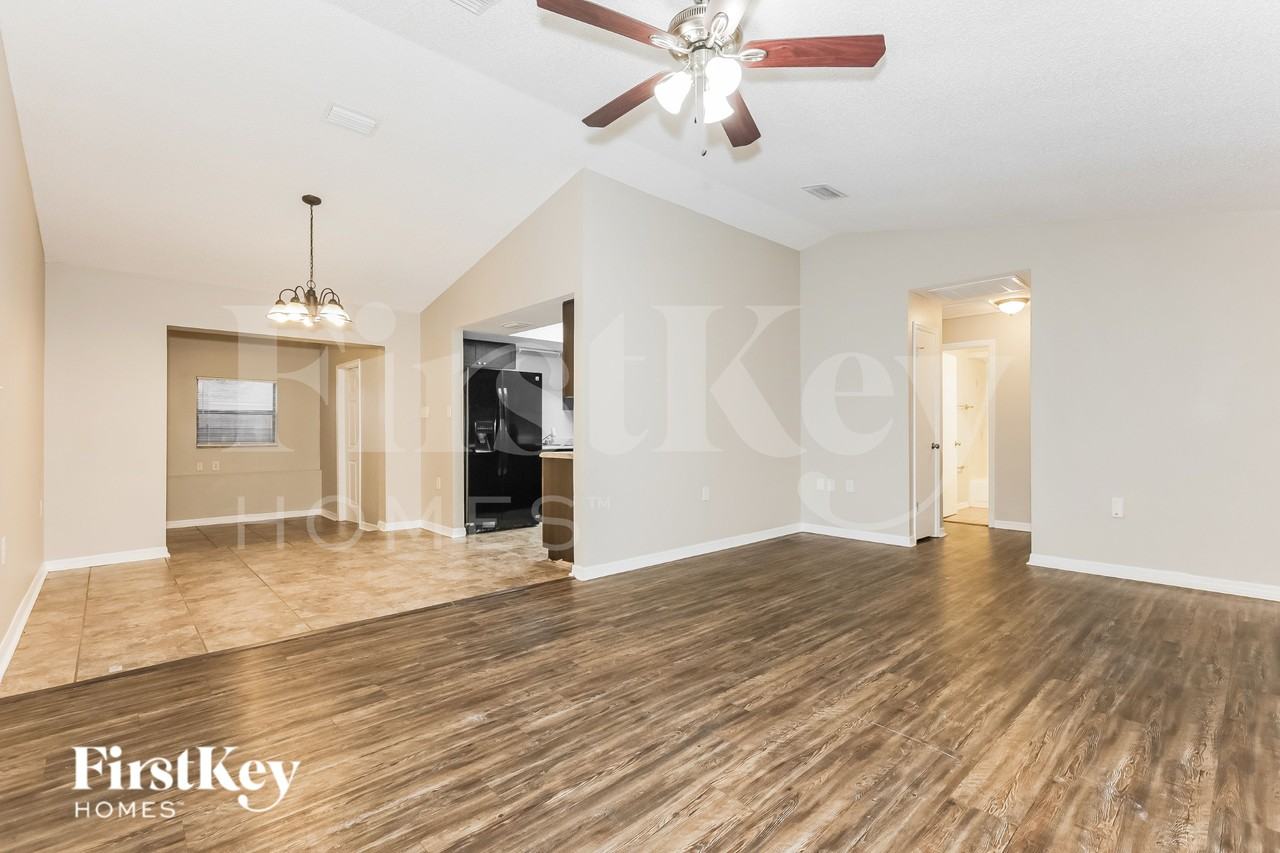 7989 Sioux Ln - Photo 3 of 19