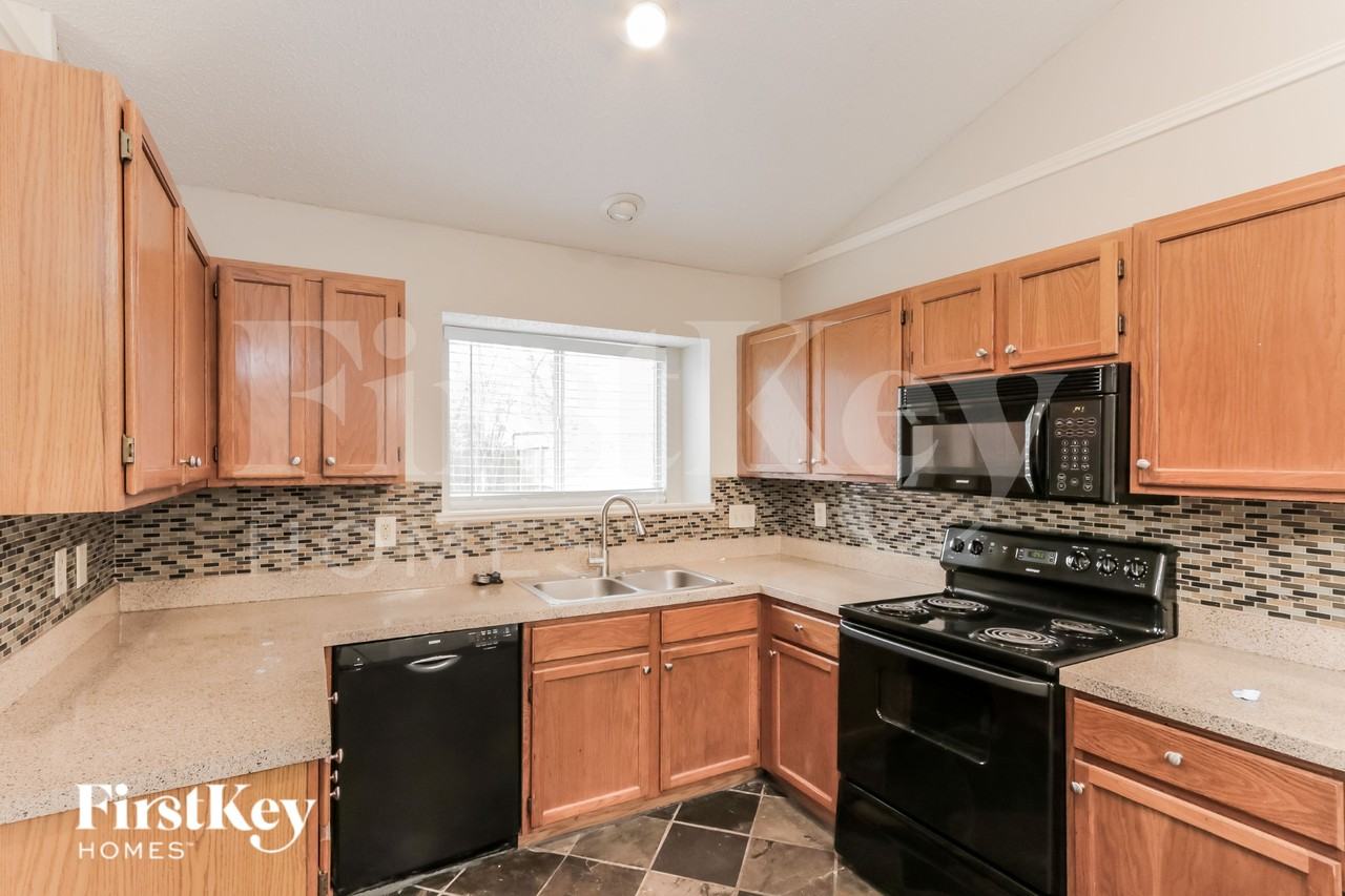 7818 Bordeaux Ln - Photo 7 of 15