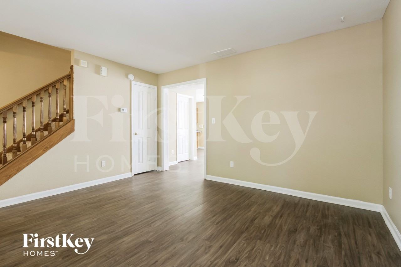 728 Sweet Creek Dr - Photo 2 of 15