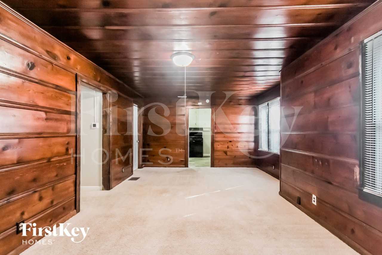 4719 Wellington Ave - Photo 2 of 15