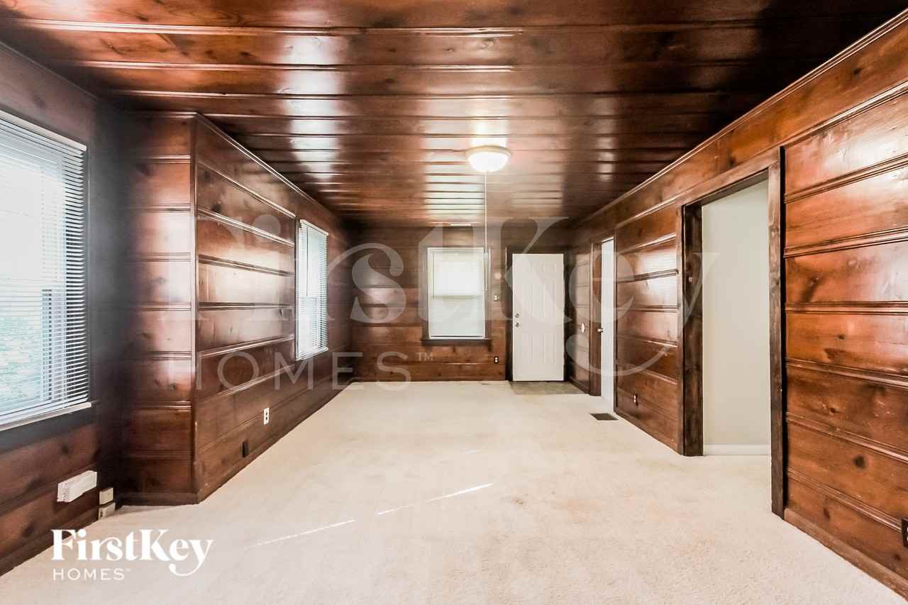 4719 Wellington Ave - Photo 3 of 15