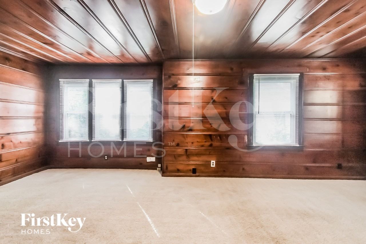 4719 Wellington Ave - Photo 4 of 15