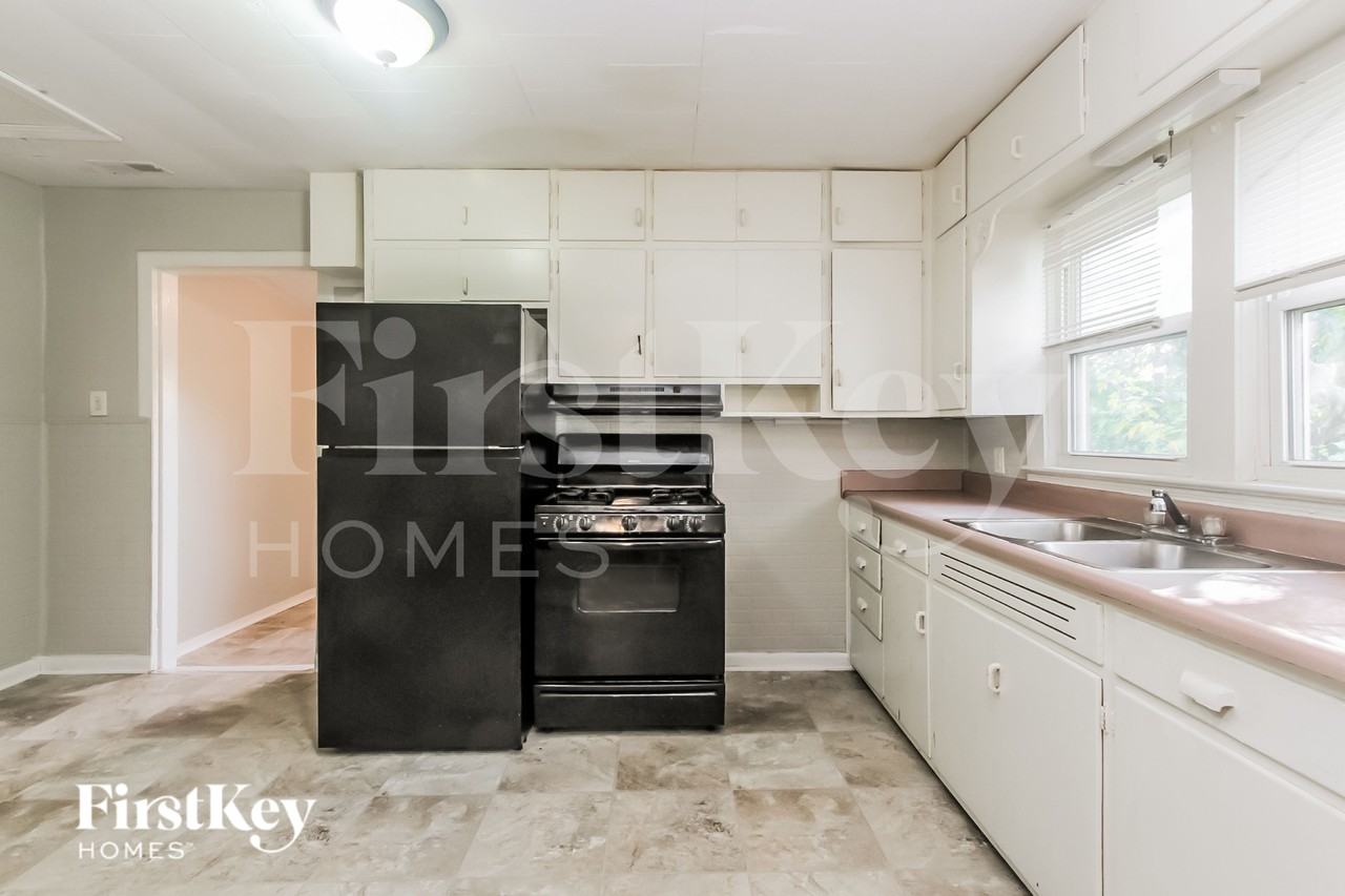 4719 Wellington Ave - Photo 5 of 15