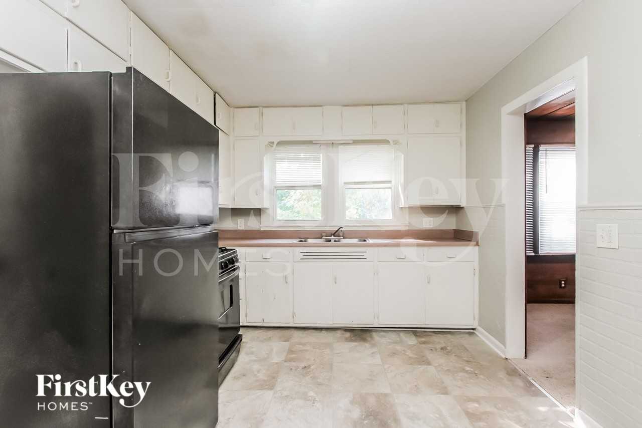 4719 Wellington Ave - Photo 6 of 15