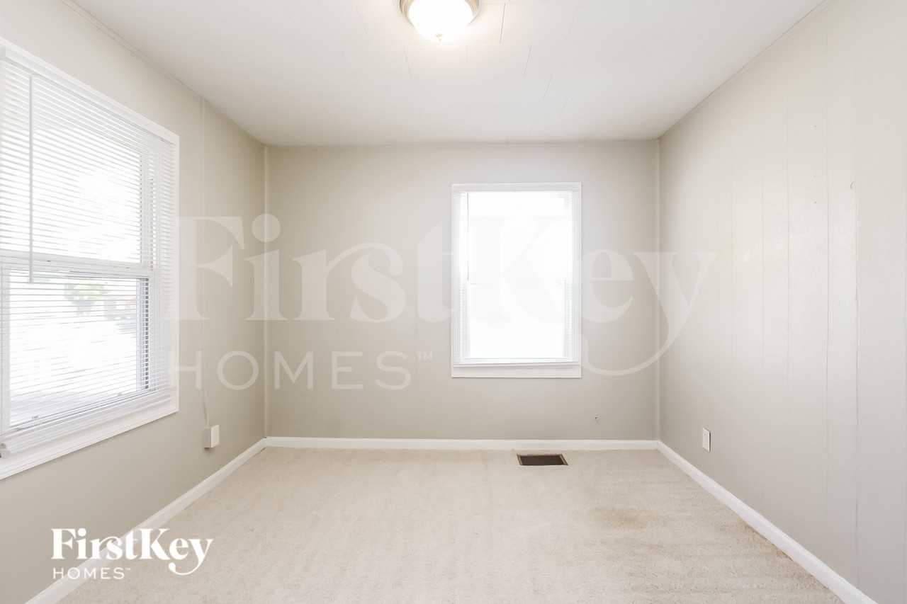 4719 Wellington Ave - Photo 7 of 15