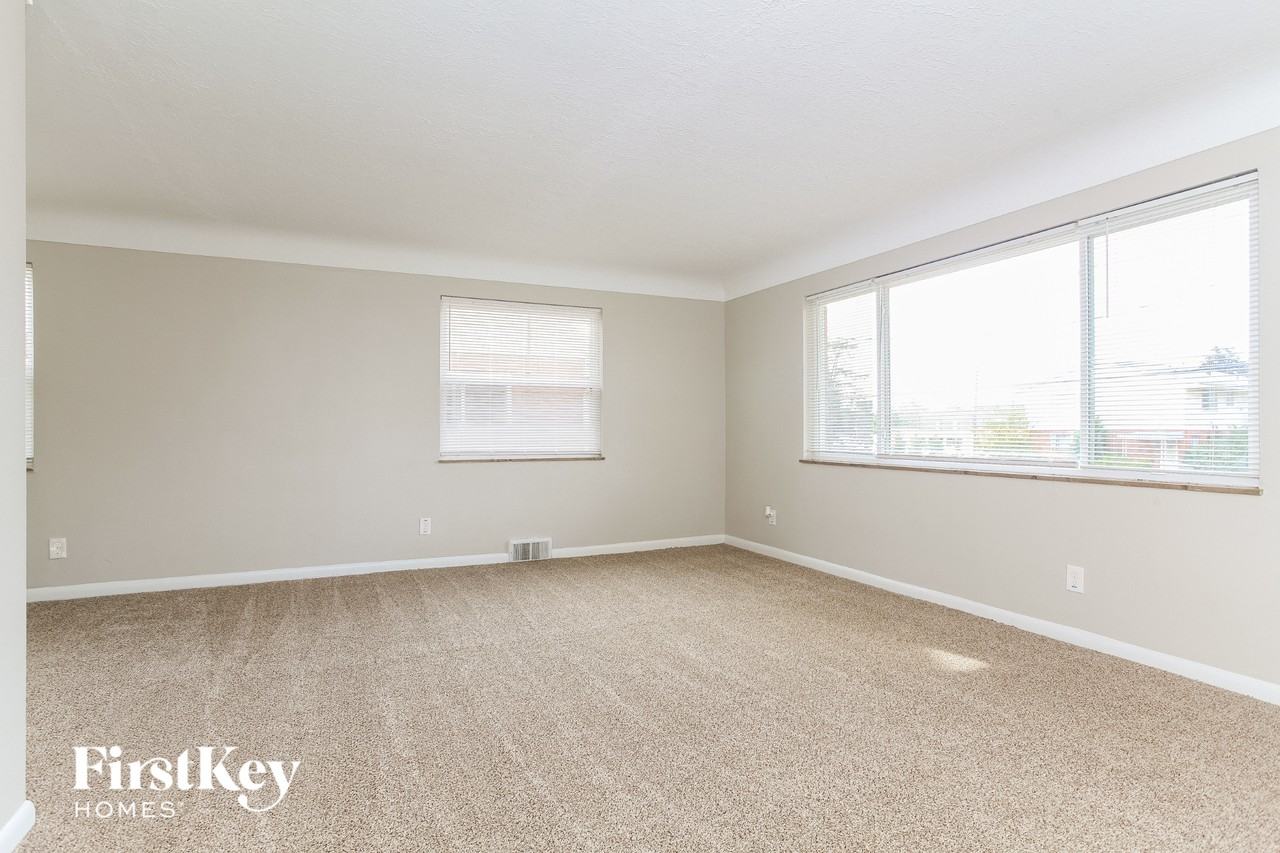 2741 Jonrose Ave - Photo 3 of 15