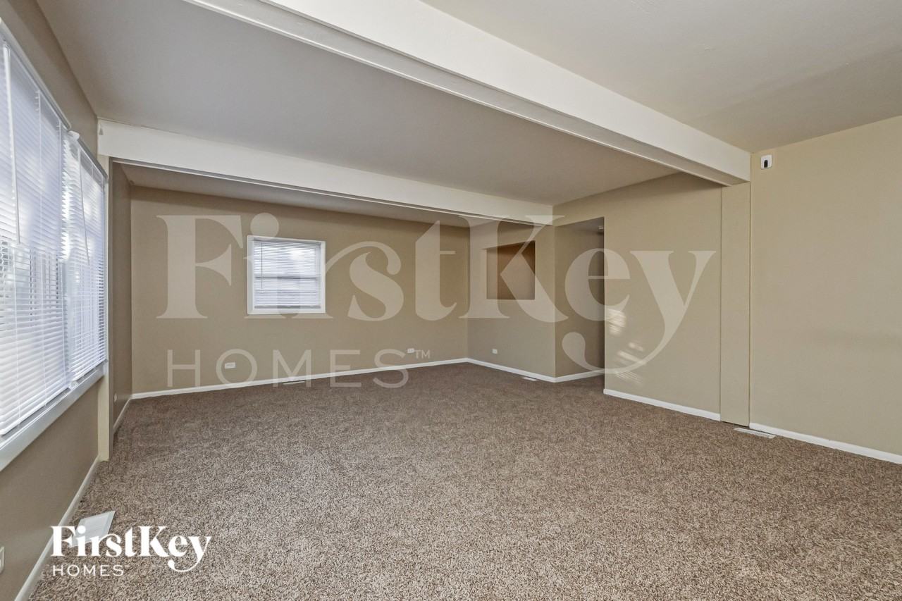 26646 W Elmwood Ave - Photo 3 of 18