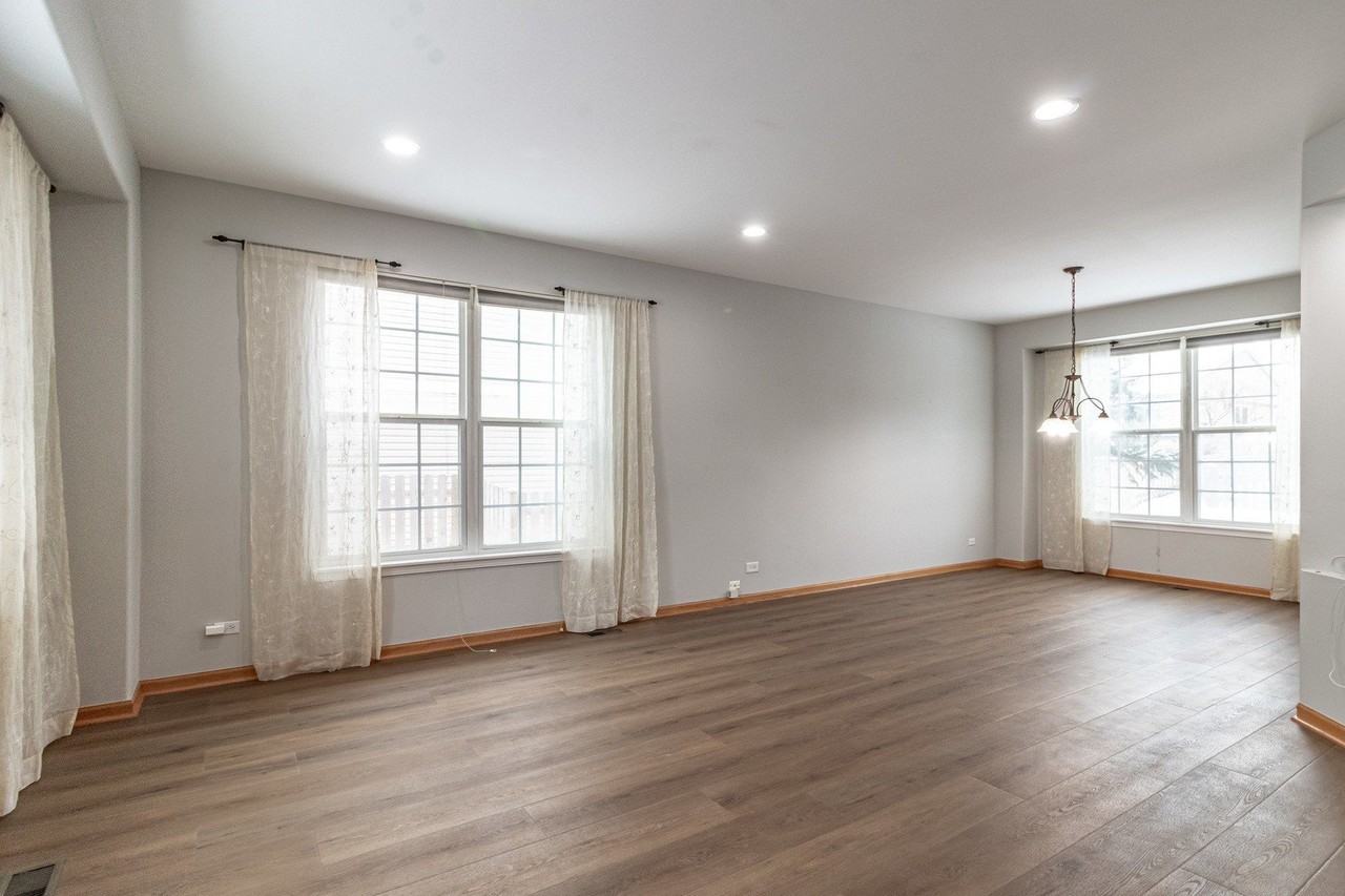 276 Pembrook Ln - Photo 4 of 33