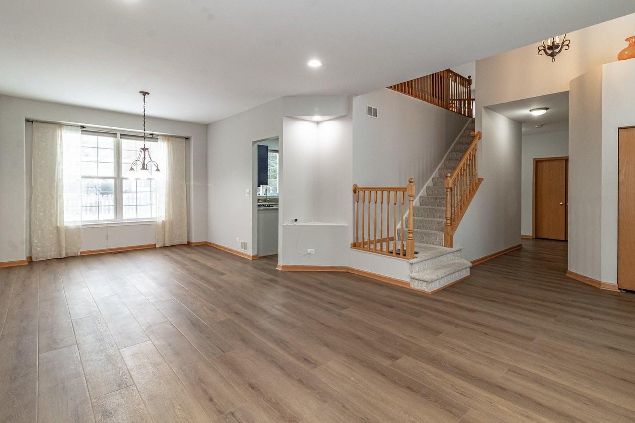 276 Pembrook Ln - Photo 5 of 33