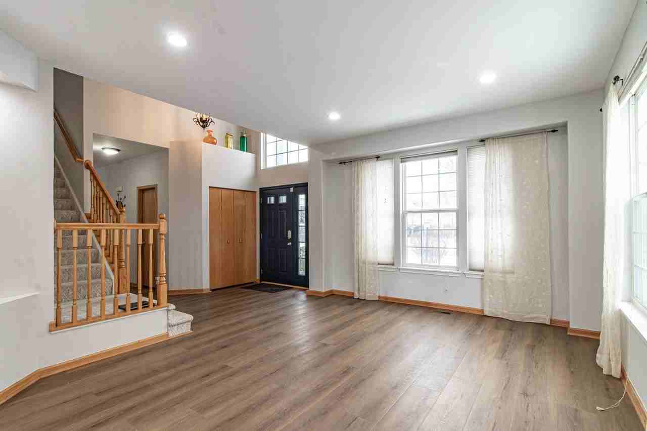 276 Pembrook Ln - Photo 6 of 33