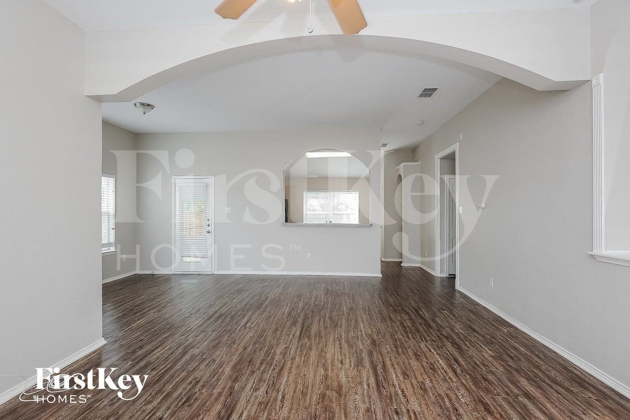 2508 Esquire Dr - Photo 2 of 14