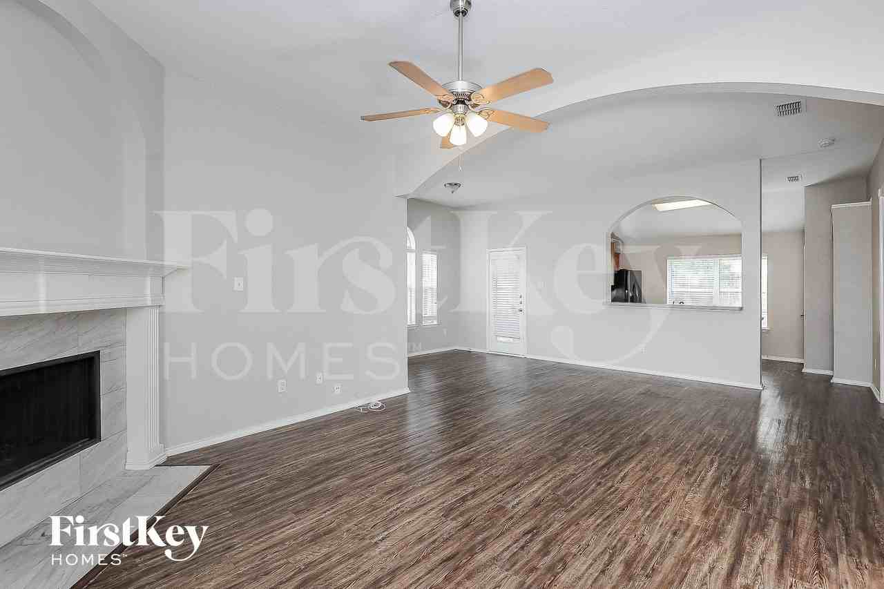 2508 Esquire Dr - Photo 5 of 14