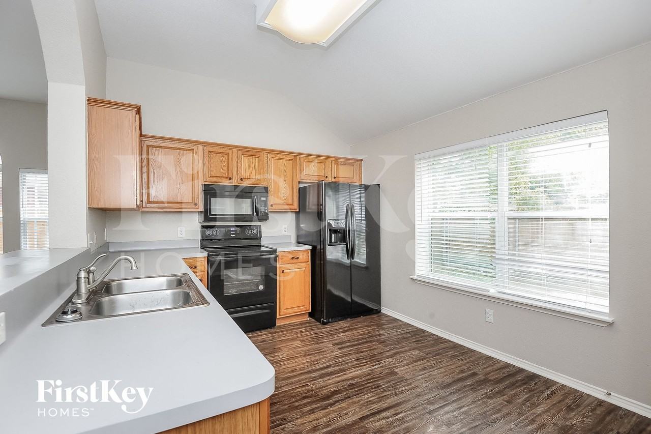 2508 Esquire Dr - Photo 6 of 14