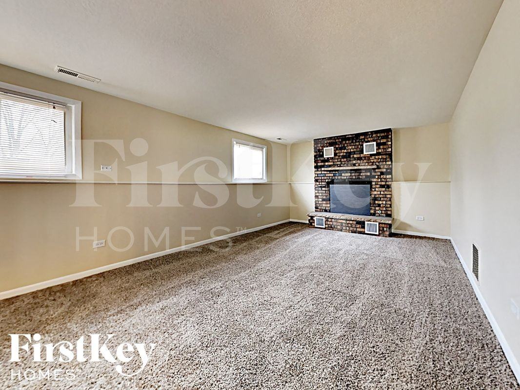 22627 Mission Dr - Photo 2 of 17