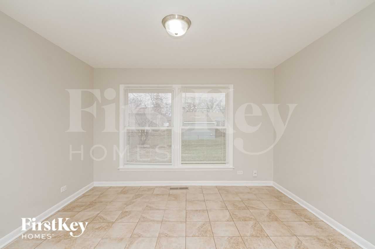 17621 Grandview Dr - Photo 6 of 19