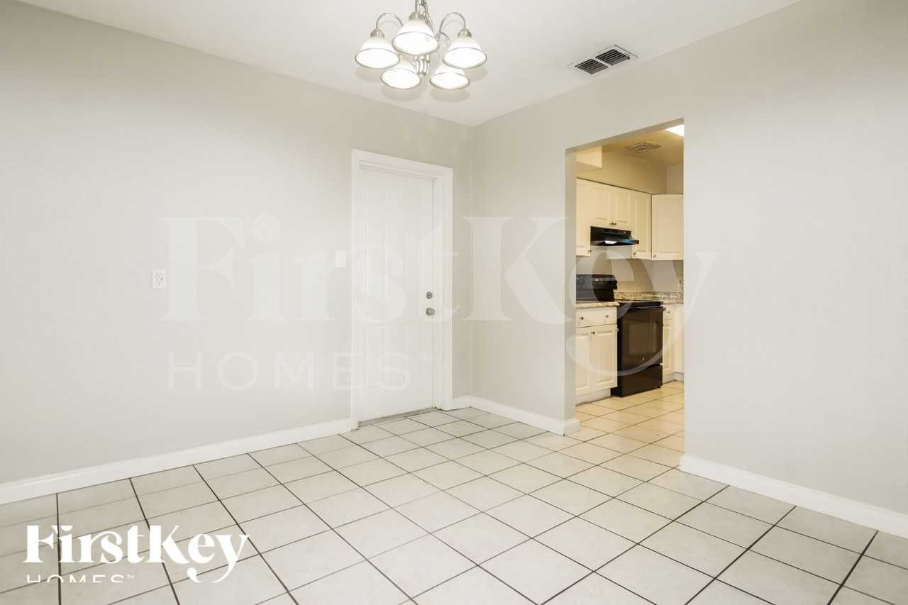 1429 Satsuma St - Photo 6 of 19