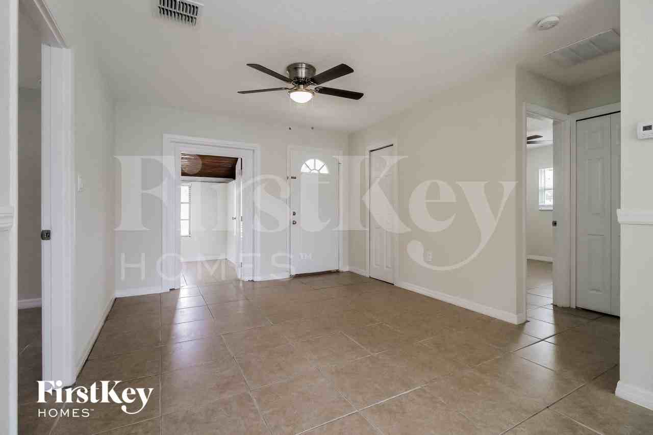 1312 Prairie Ln - Photo 3 of 15