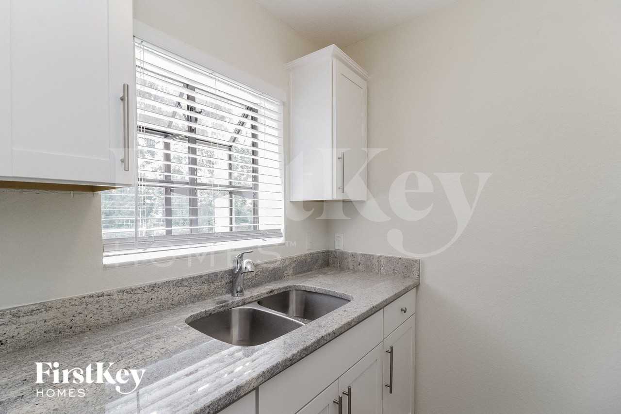 1312 Prairie Ln - Photo 4 of 15