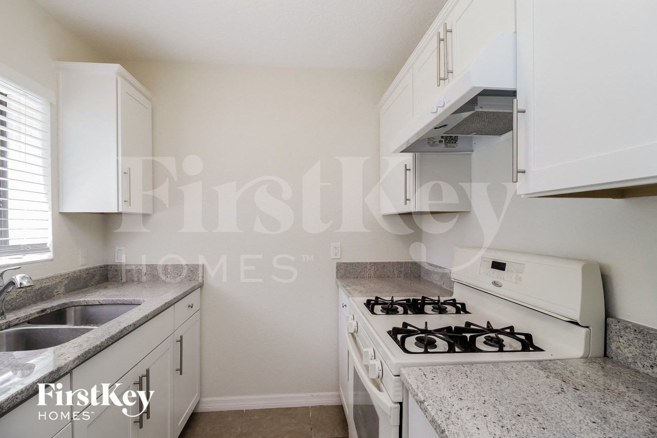 1312 Prairie Ln - Photo 5 of 15