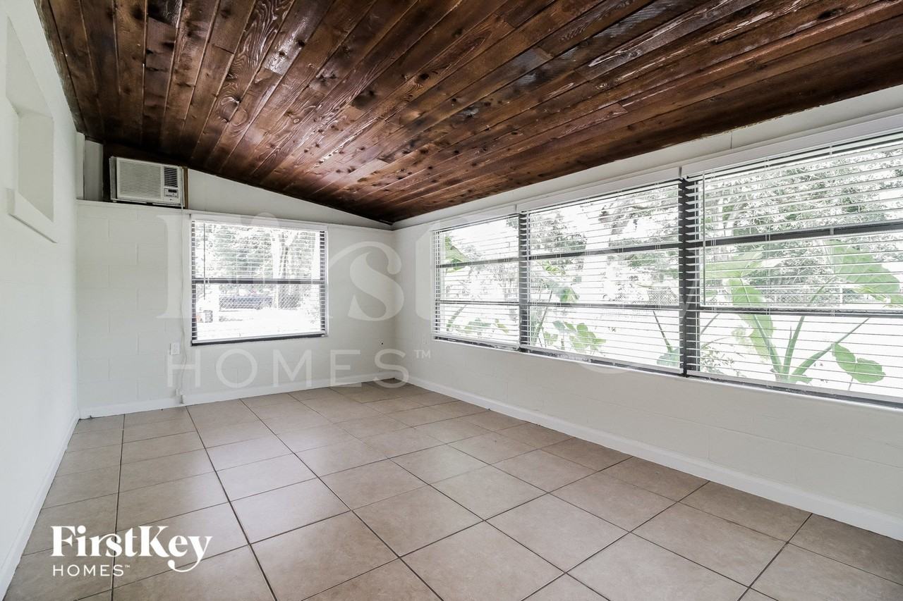 1312 Prairie Ln - Photo 6 of 15