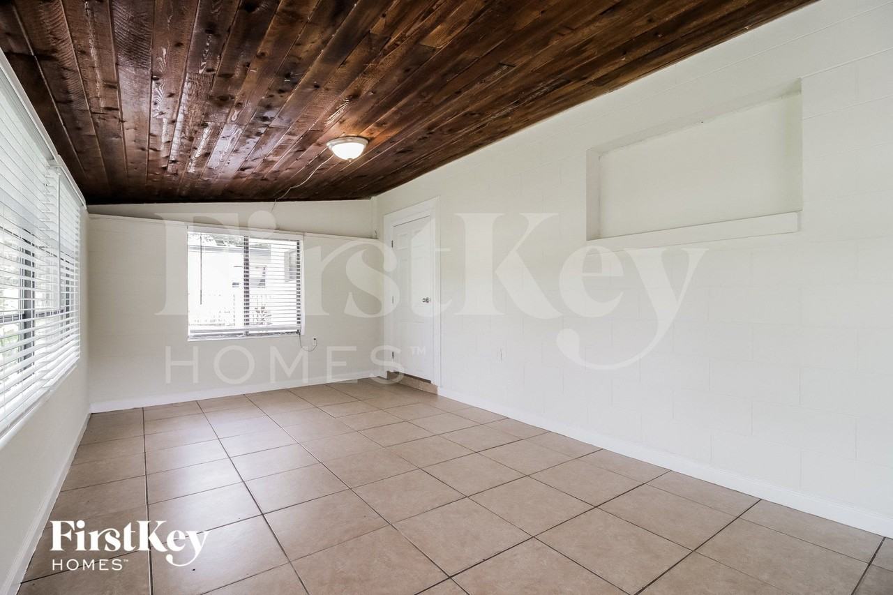 1312 Prairie Ln - Photo 7 of 15