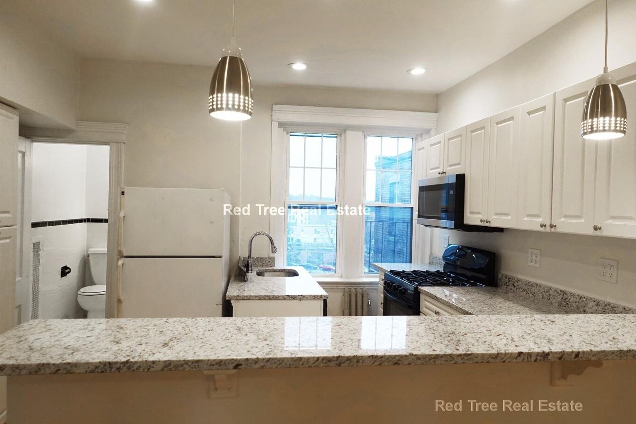 1872 Commonwealth Ave #14 - Photo 4 of 10