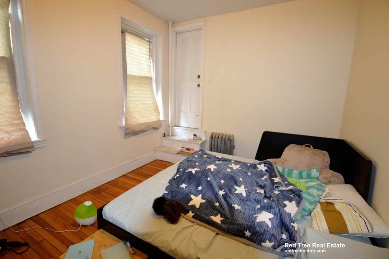 324 Saint Paul St #4 - Photo 7 of 9