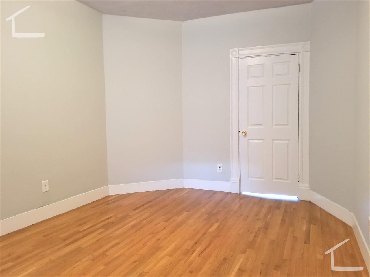 302 Washington St #1 - Photo 2 of 9