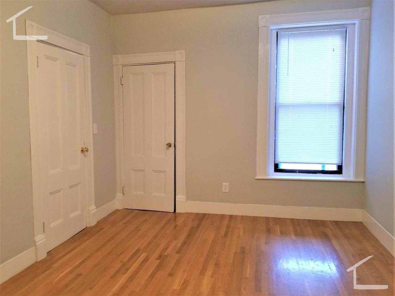 302 Washington St #1 - Photo 5 of 9