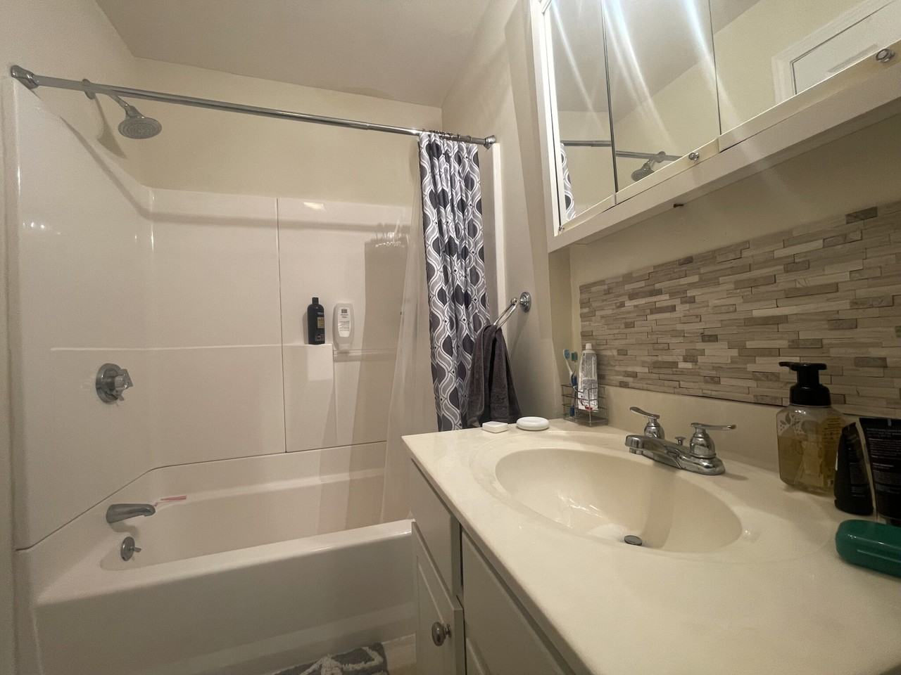 1056 Cambridge St #3R - Photo 7 of 7