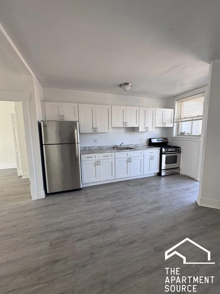 6951 N Paulina St #3 - Photo 2 of 6