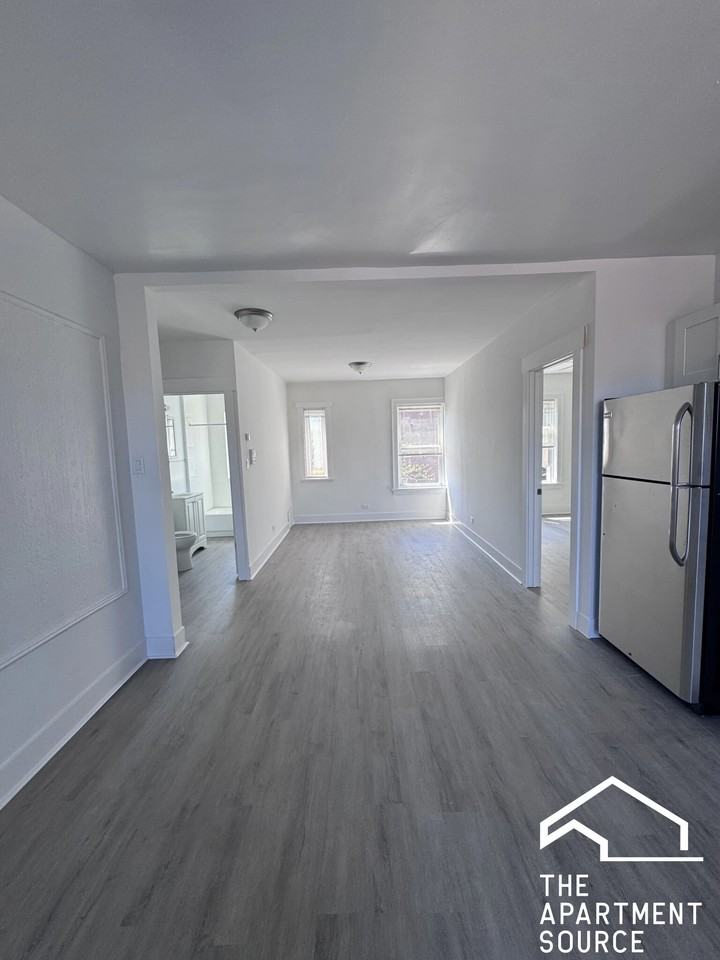 6951 N Paulina St #3 - Photo 3 of 6