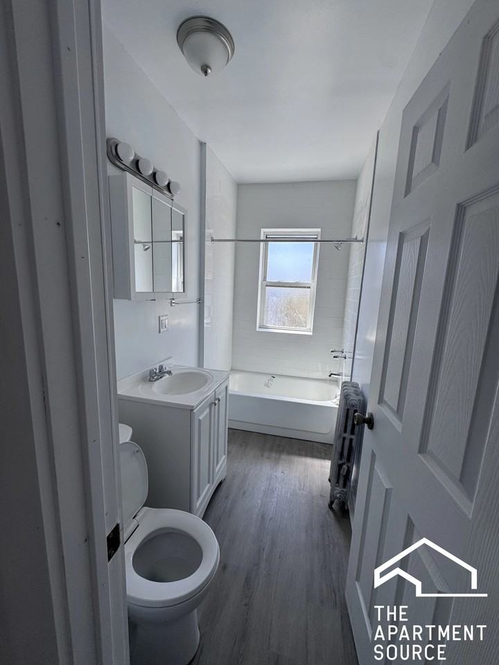 6951 N Paulina St #3 - Photo 4 of 6