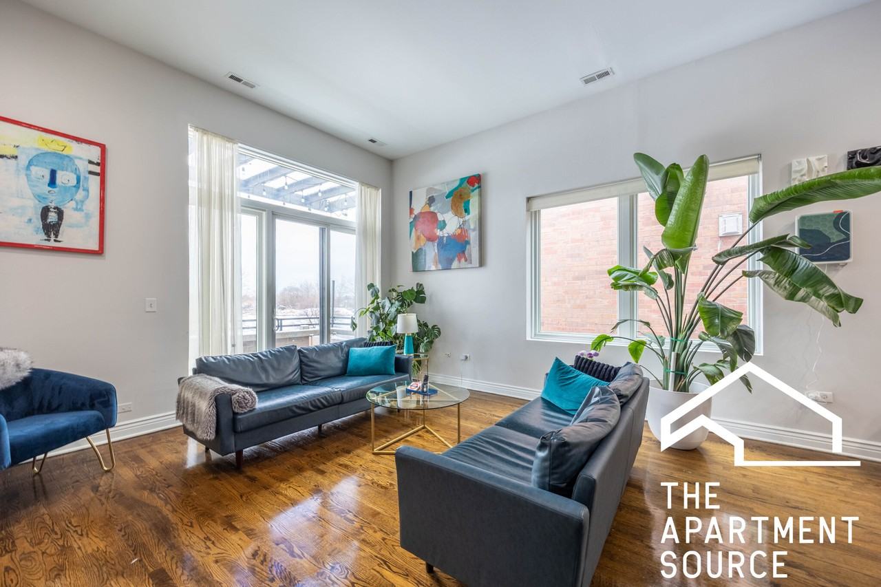 2409 W Catalpa Ave #408 - Photo 3 of 25