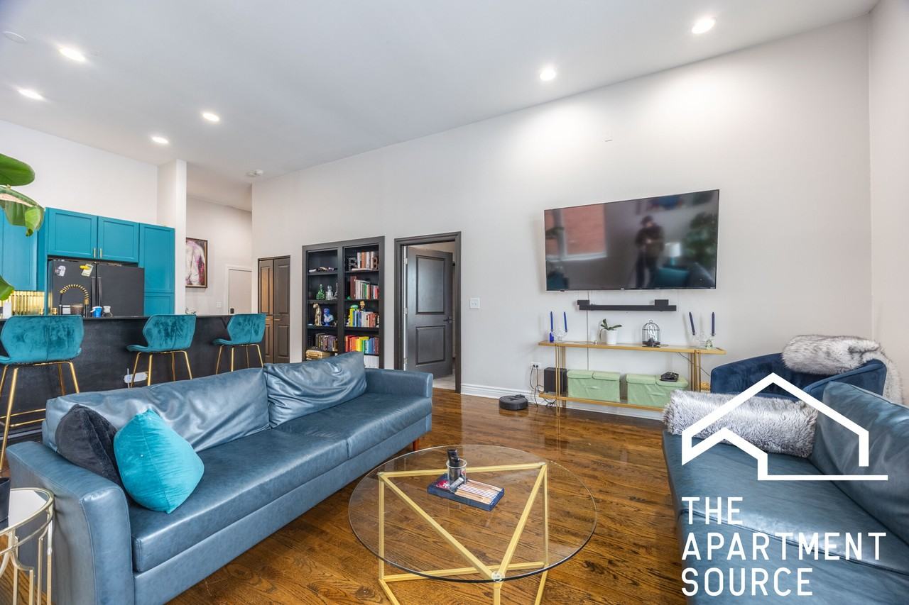 2409 W Catalpa Ave #408 - Photo 4 of 25