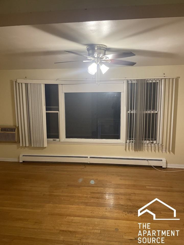 7528 N Claremont Ave #1 - Photo 3 of 7