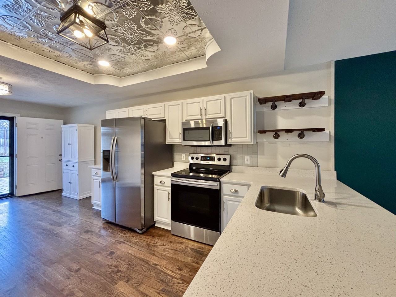 1814 Glade St - Photo 7 of 19