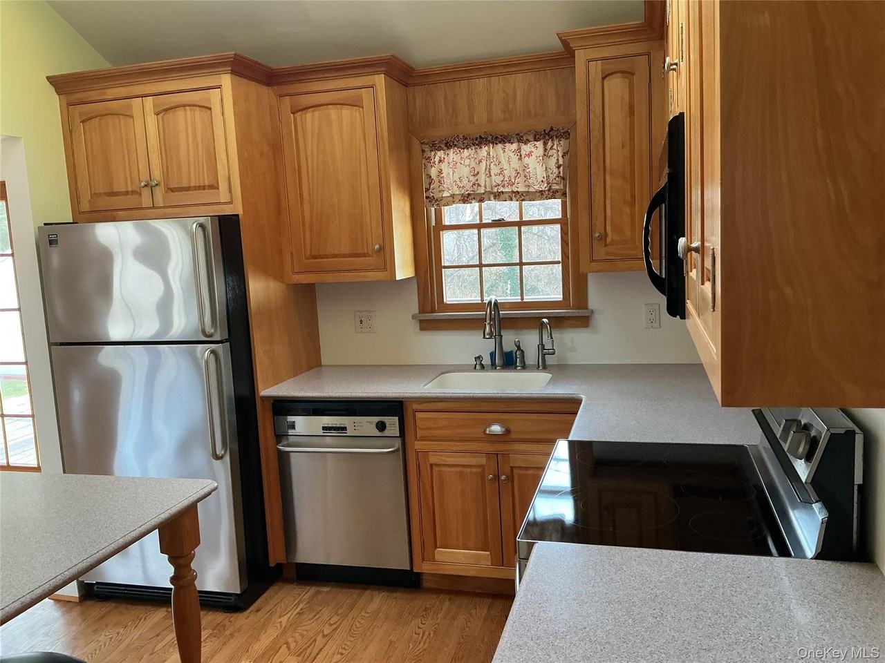 34 Scholl Dr - Photo 5 of 16