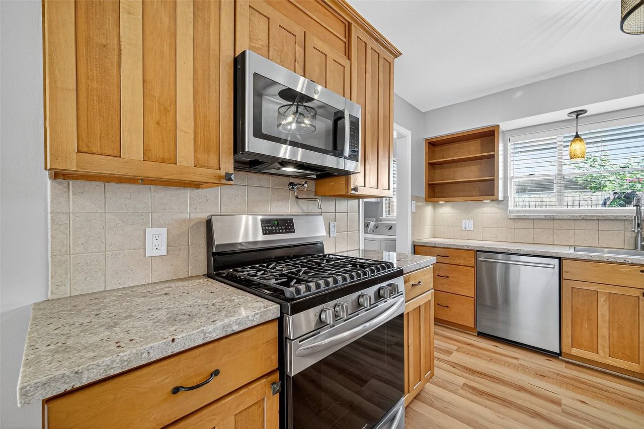 2107 Briargreen Dr - Photo 4 of 42