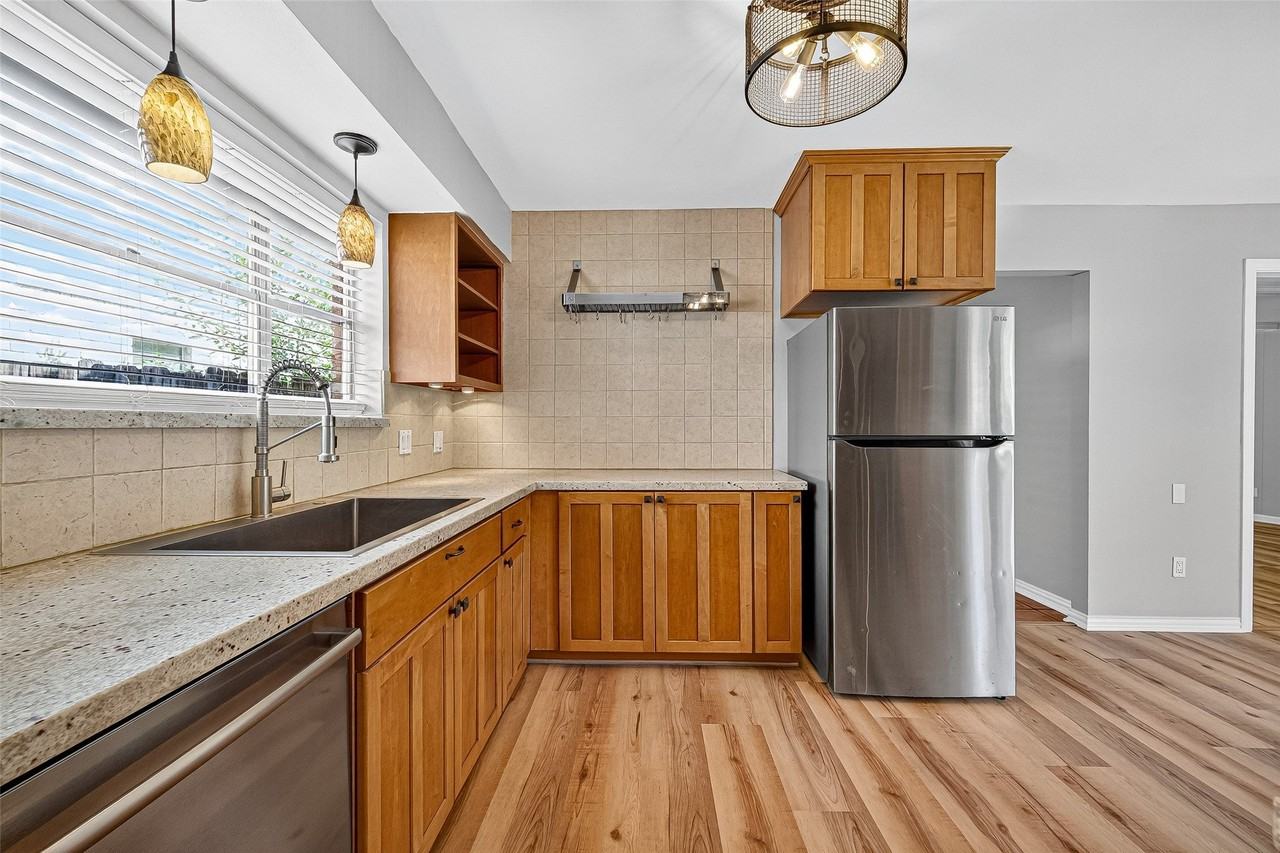 2107 Briargreen Dr - Photo 6 of 42