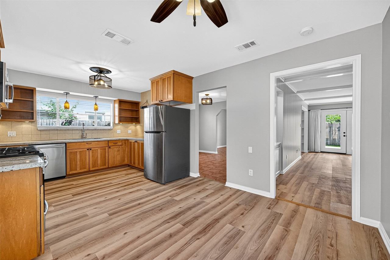 2107 Briargreen Dr - Photo 7 of 42