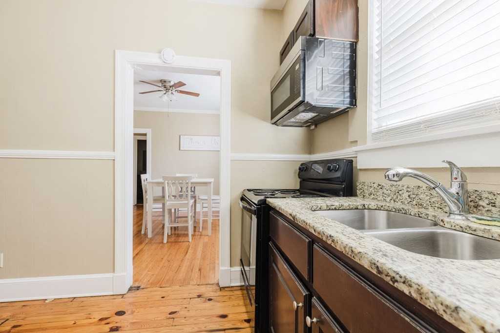 1107 N Madison St - Photo 3 of 20