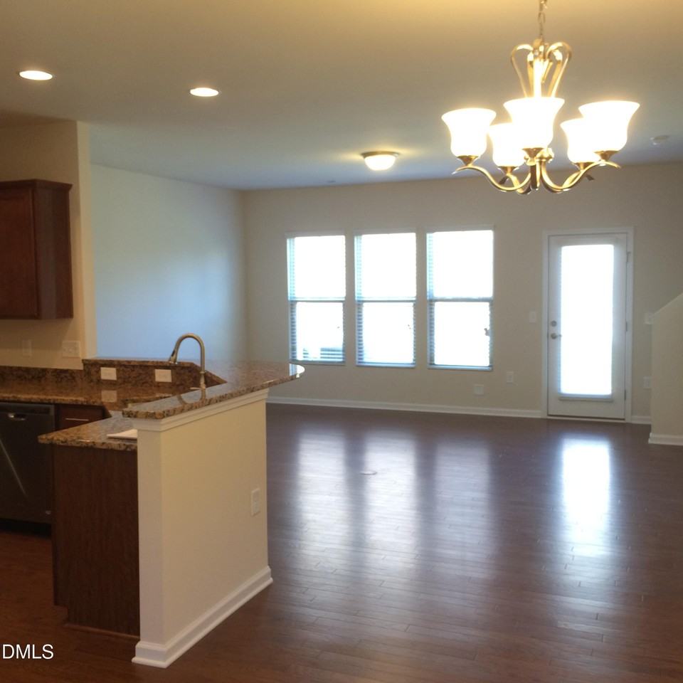 111 Tuftin Dr - Photo 3 of 20