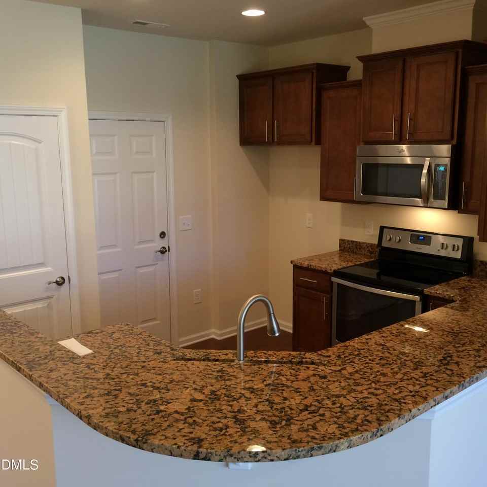 111 Tuftin Dr - Photo 6 of 20