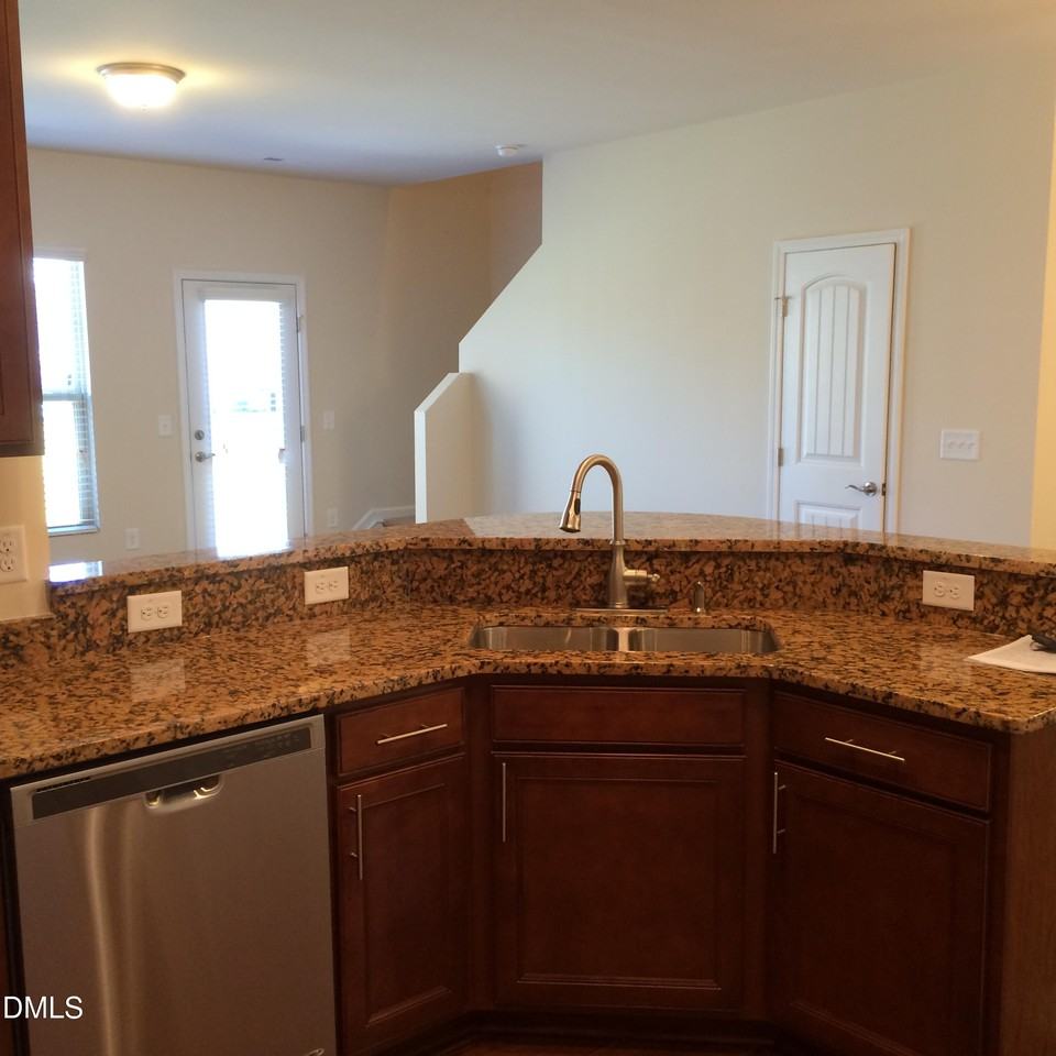 111 Tuftin Dr - Photo 7 of 20