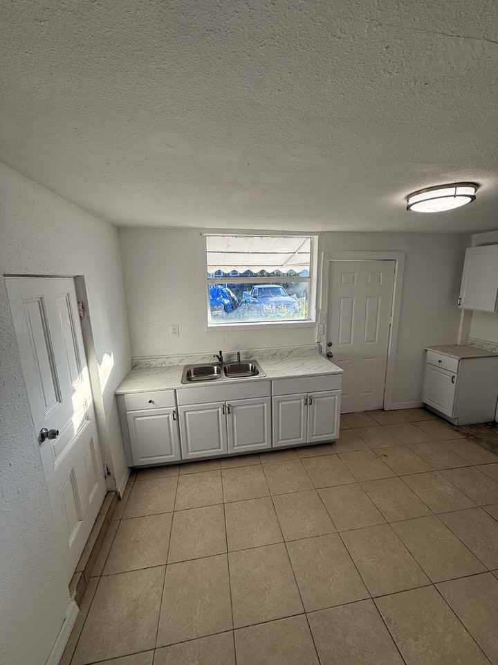 874 21st Ave S #2 - Photo 4 of 16