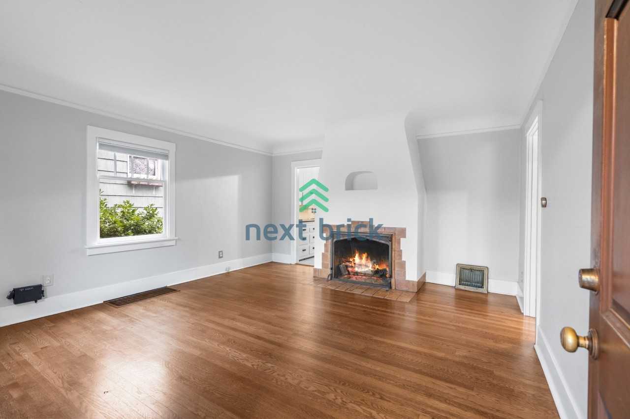 905 N 103rd St - Photo 4 of 29