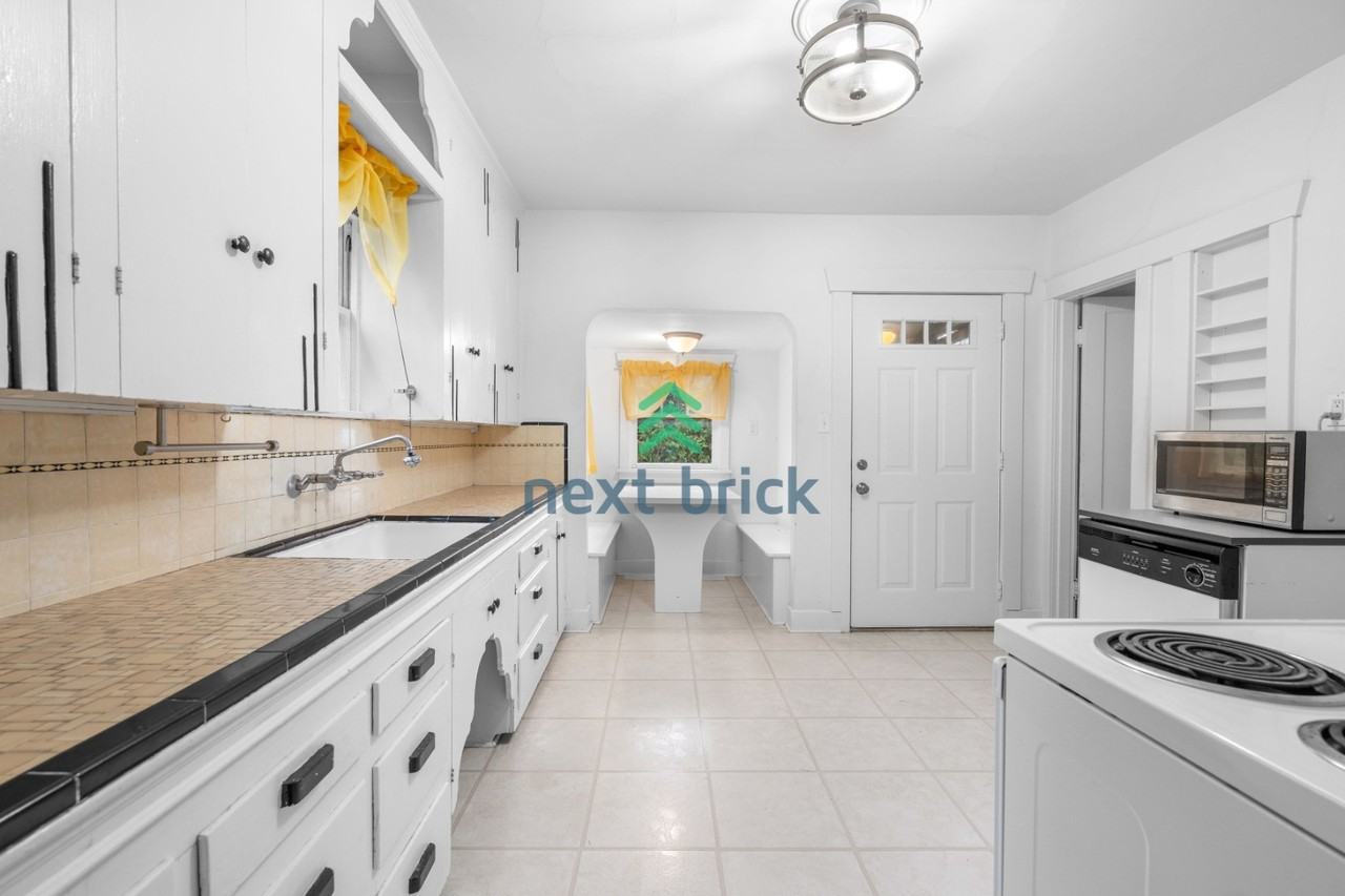 905 N 103rd St - Photo 7 of 29